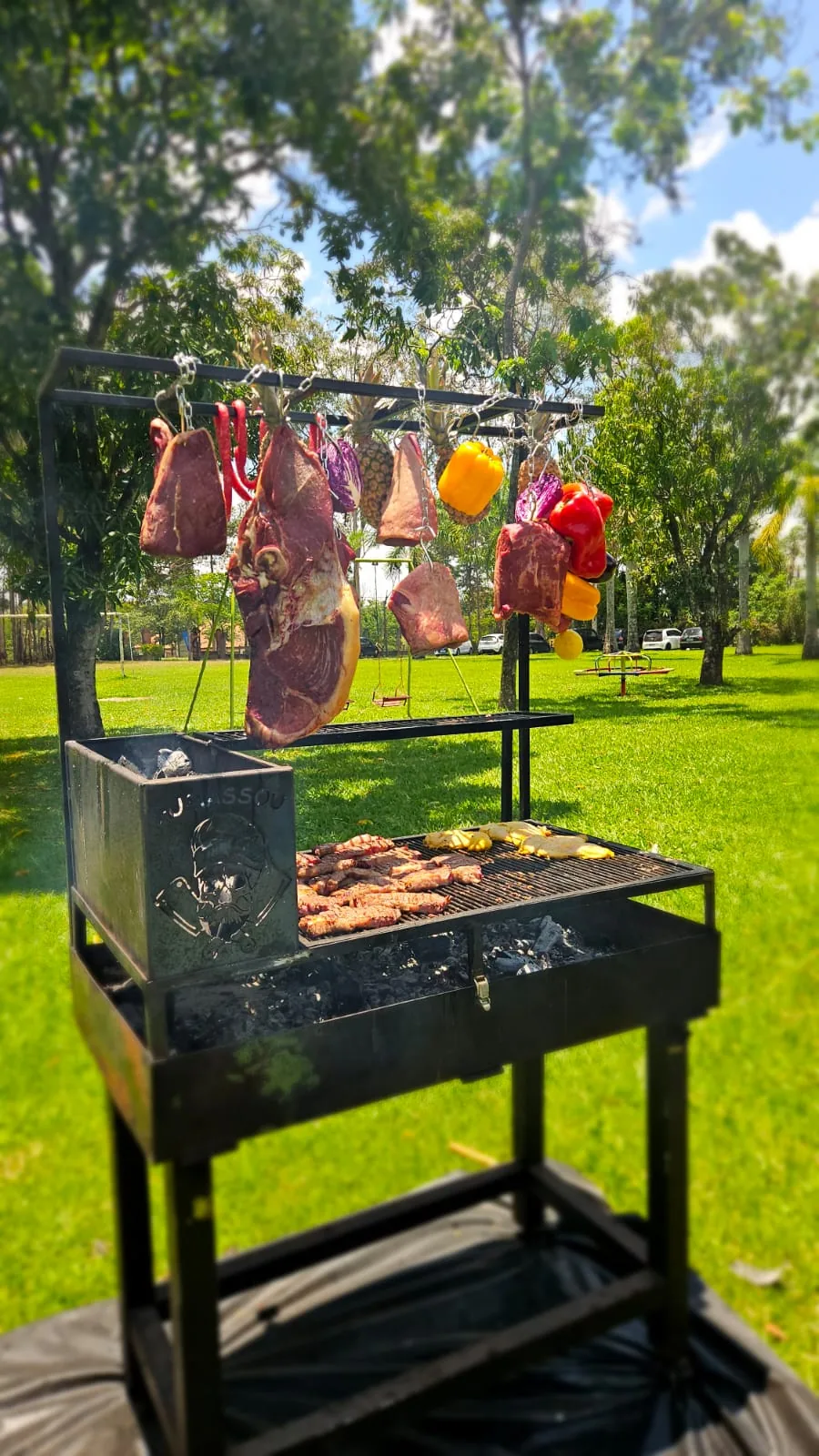 Parrilla FUMASSOU BBQ montada em área externa